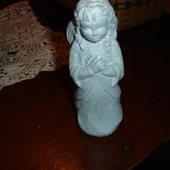 Isabel Bloom Angel - Angel Praying - Hands Folded - Decorative Angel - 2001 - Picture 2 of 7